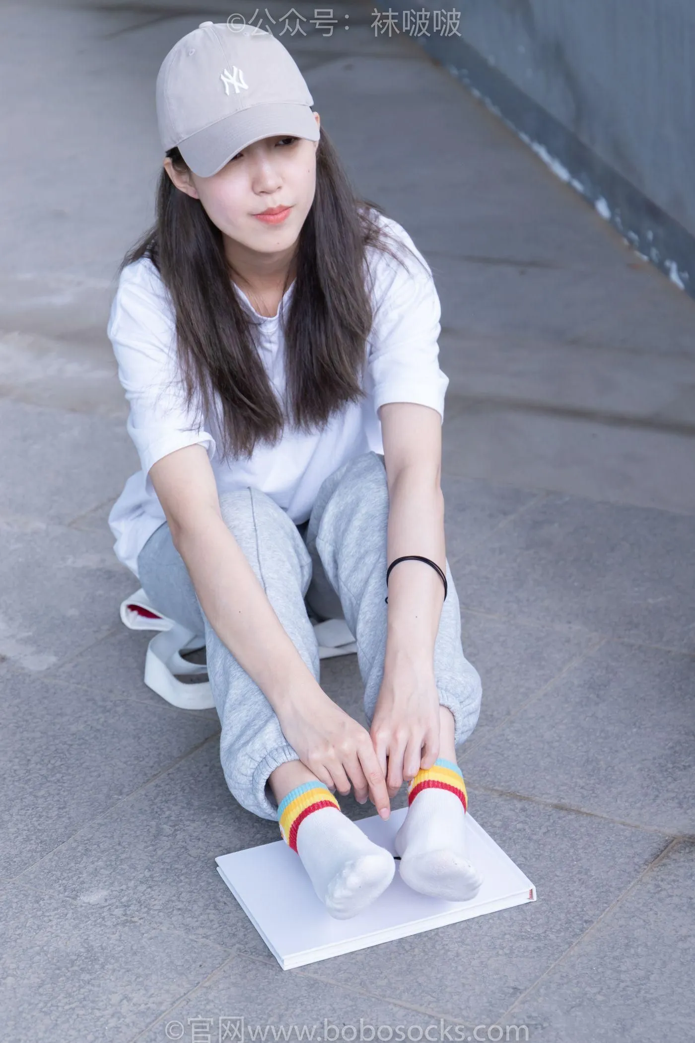 [BoBoSocks袜啵啵]NO.012 泡芙-运动鞋、白棉袜、裸足 [132P]插图
